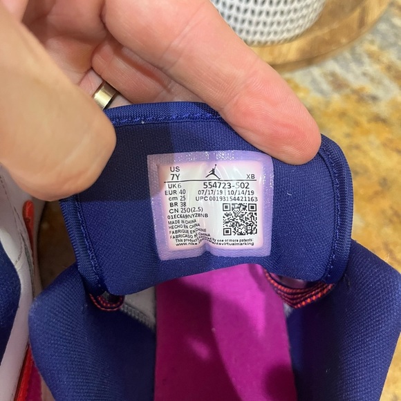 Jordan 1 size 7 - Picture 5 of 9